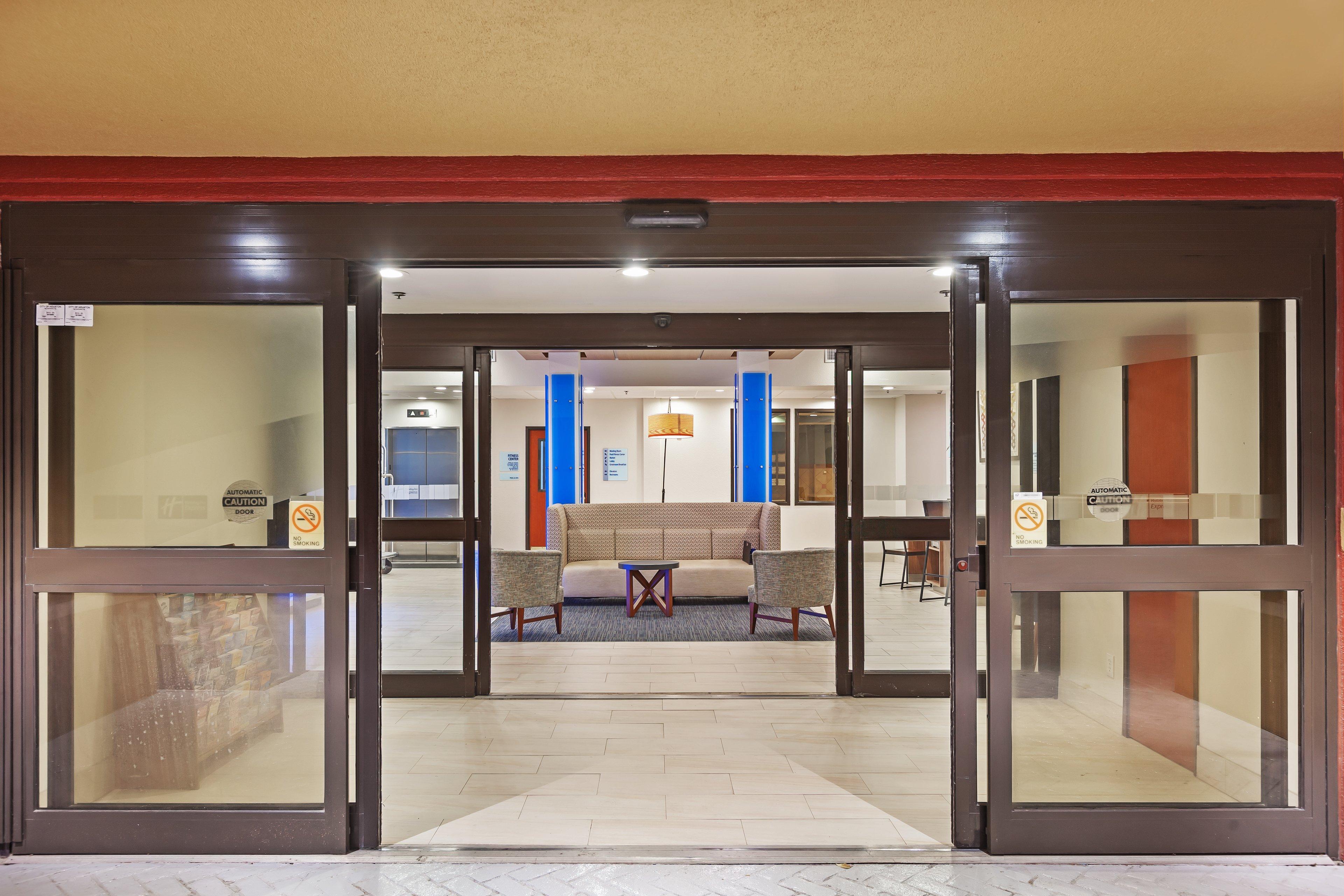 Holiday Inn Express & Suites Houston - Memorial Park Area By Ihg Экстерьер фото