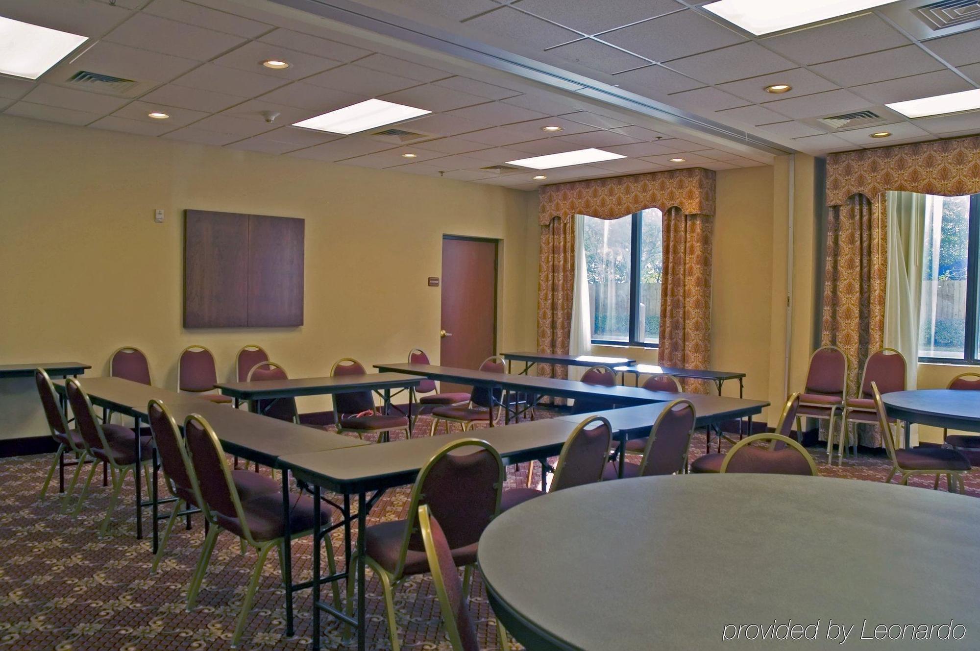 Holiday Inn Express & Suites Houston - Memorial Park Area By Ihg Экстерьер фото