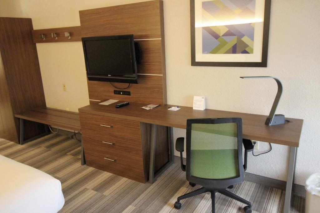 Holiday Inn Express & Suites Houston - Memorial Park Area By Ihg Экстерьер фото