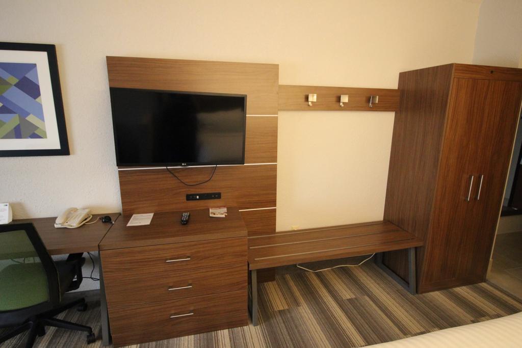 Holiday Inn Express & Suites Houston - Memorial Park Area By Ihg Экстерьер фото