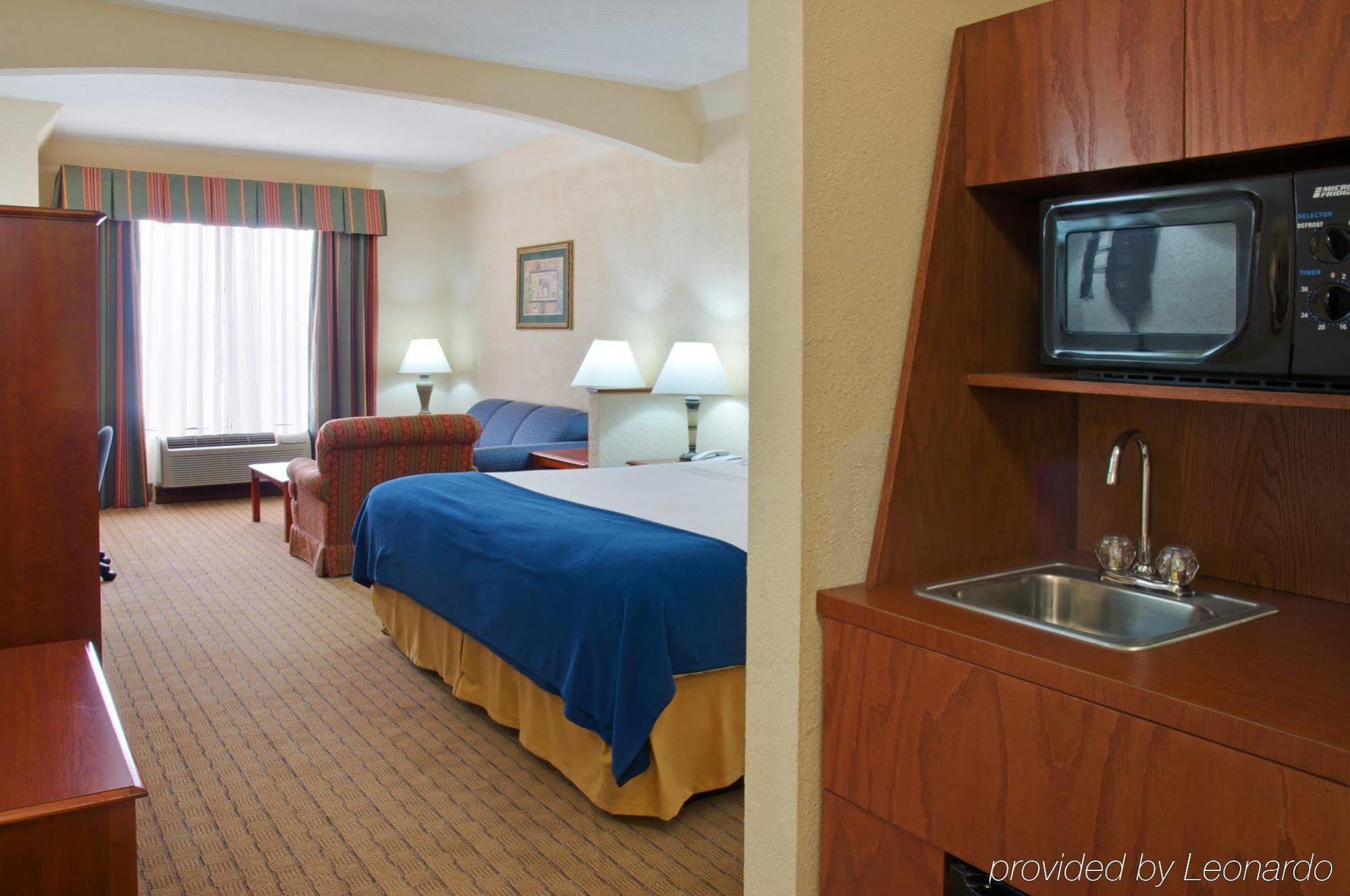 Holiday Inn Express & Suites Houston - Memorial Park Area By Ihg Номер фото