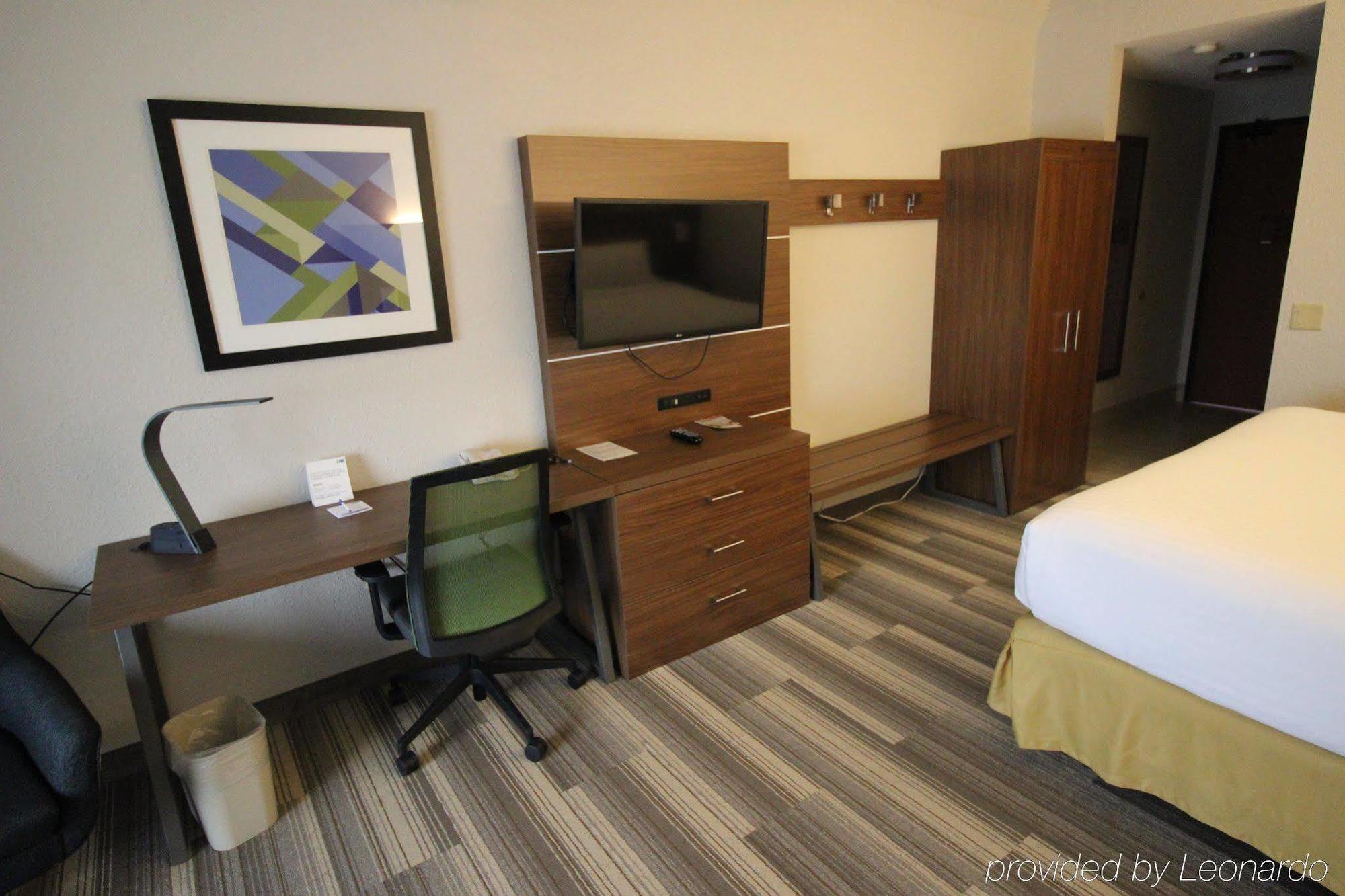 Holiday Inn Express & Suites Houston - Memorial Park Area By Ihg Экстерьер фото