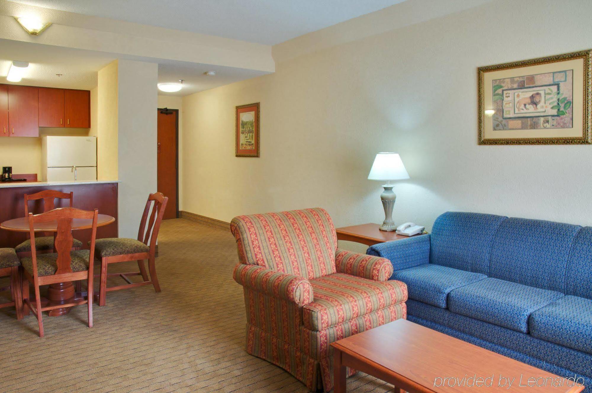 Holiday Inn Express & Suites Houston - Memorial Park Area By Ihg Номер фото