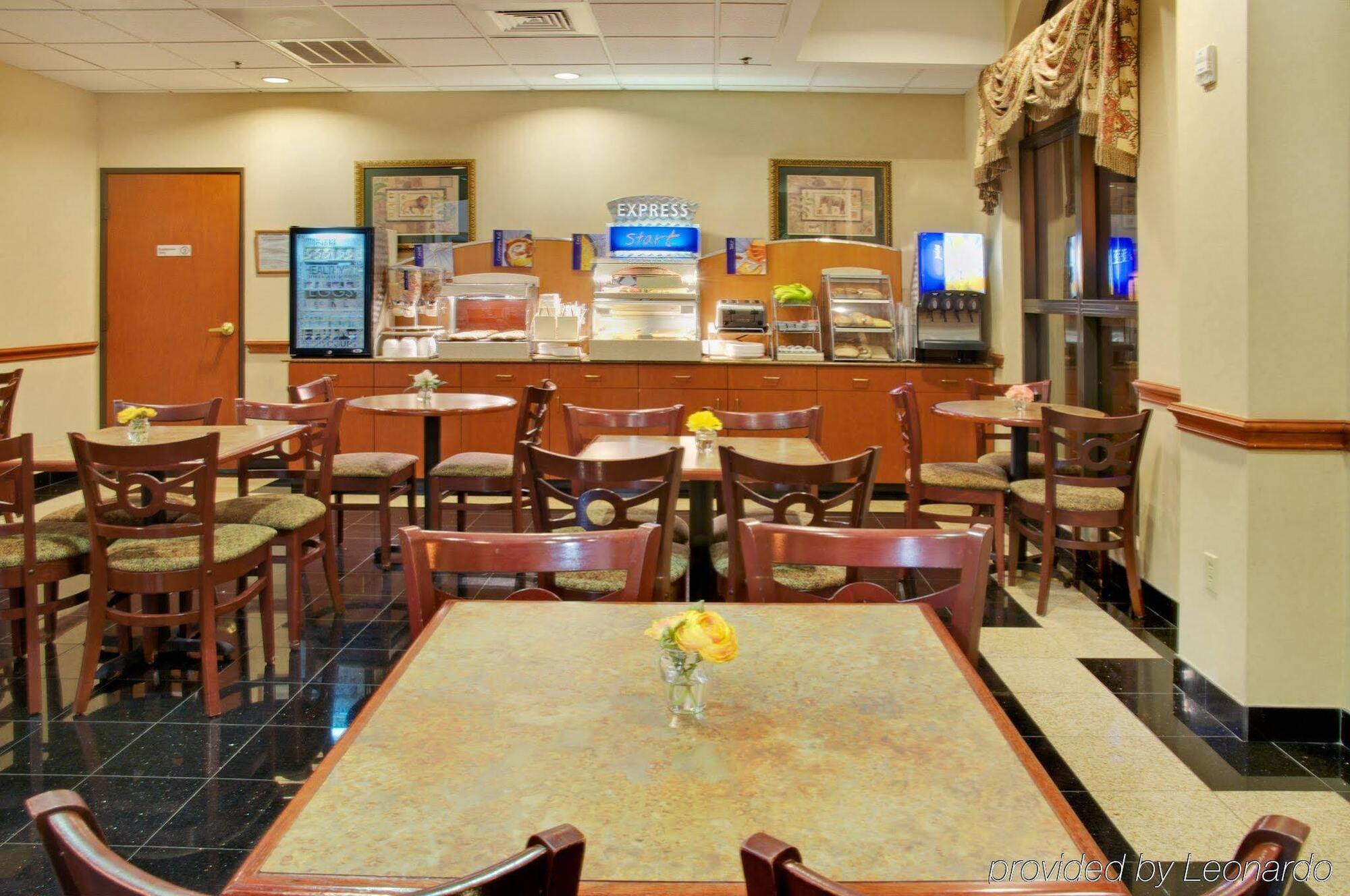 Holiday Inn Express & Suites Houston - Memorial Park Area By Ihg Экстерьер фото