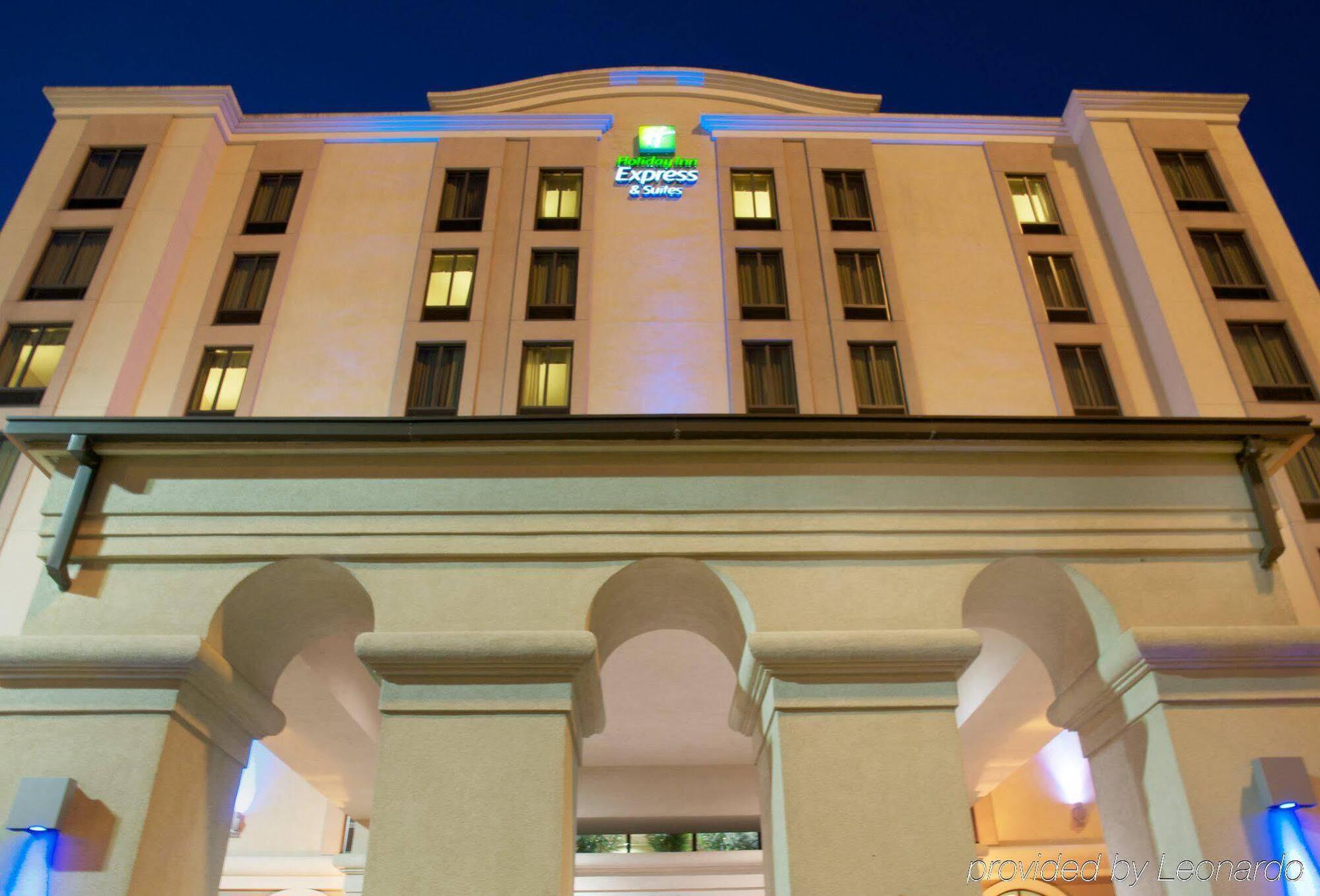 Holiday Inn Express & Suites Houston - Memorial Park Area By Ihg Экстерьер фото