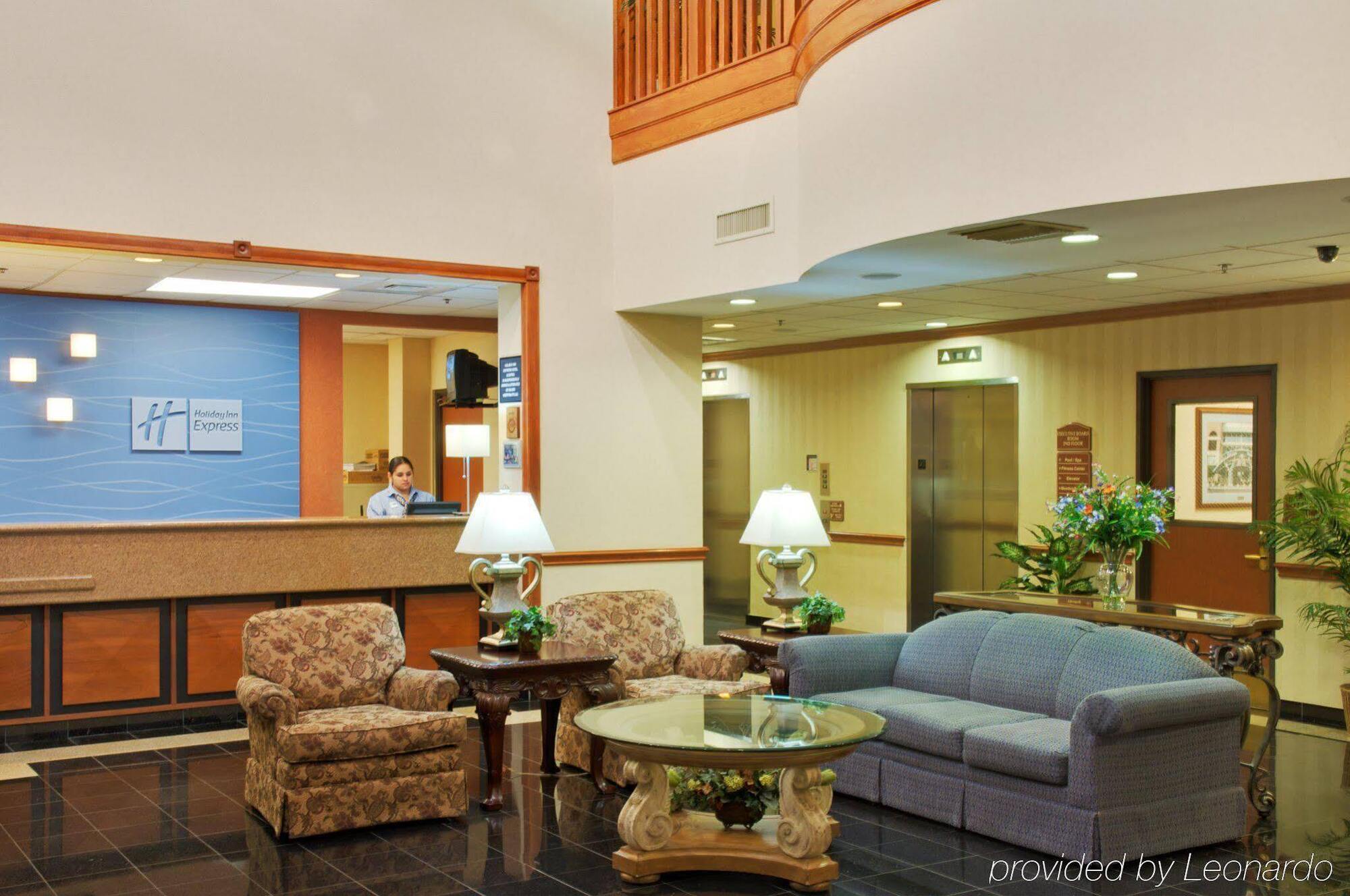 Holiday Inn Express & Suites Houston - Memorial Park Area By Ihg Экстерьер фото