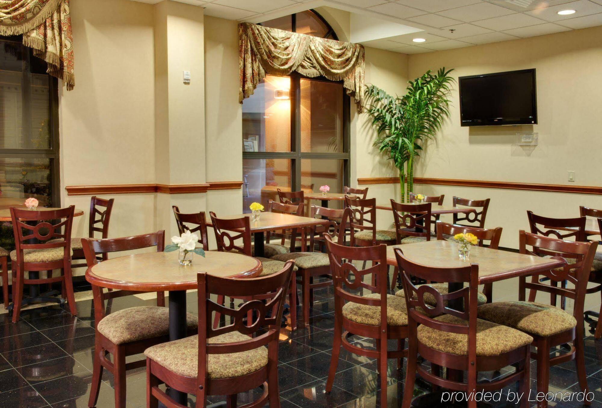 Holiday Inn Express & Suites Houston - Memorial Park Area By Ihg Экстерьер фото
