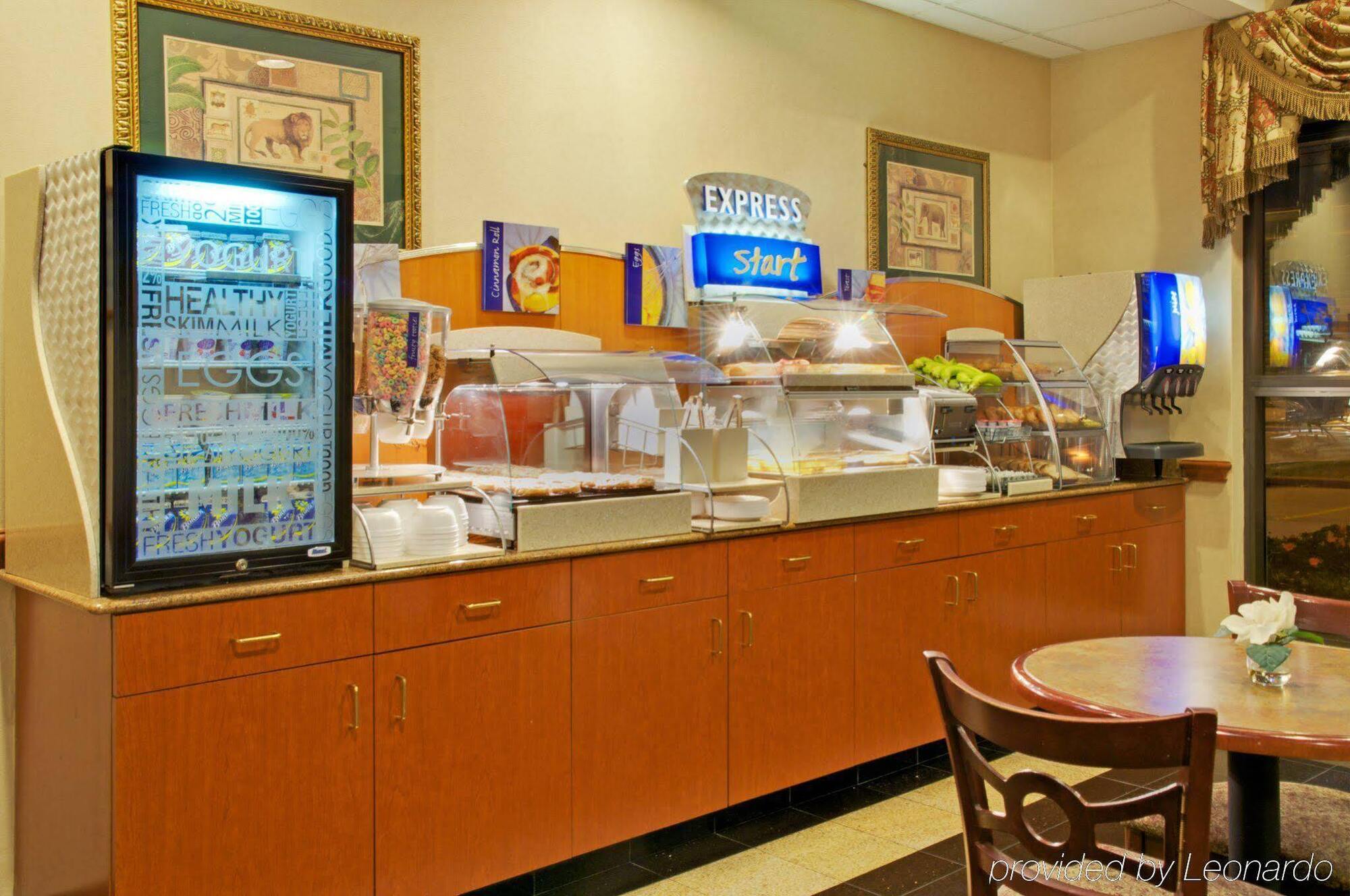 Holiday Inn Express & Suites Houston - Memorial Park Area By Ihg Экстерьер фото