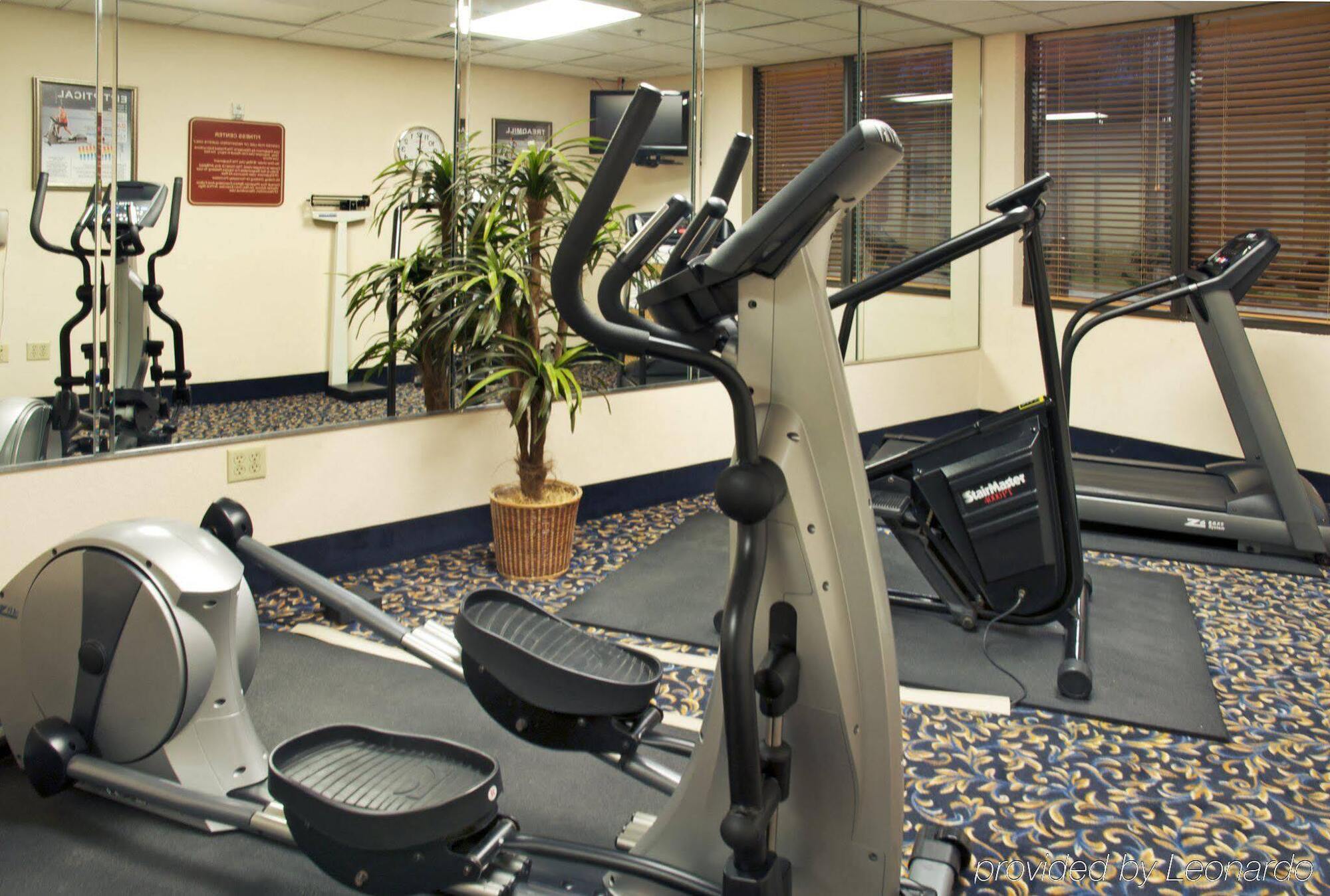 Holiday Inn Express & Suites Houston - Memorial Park Area By Ihg Экстерьер фото