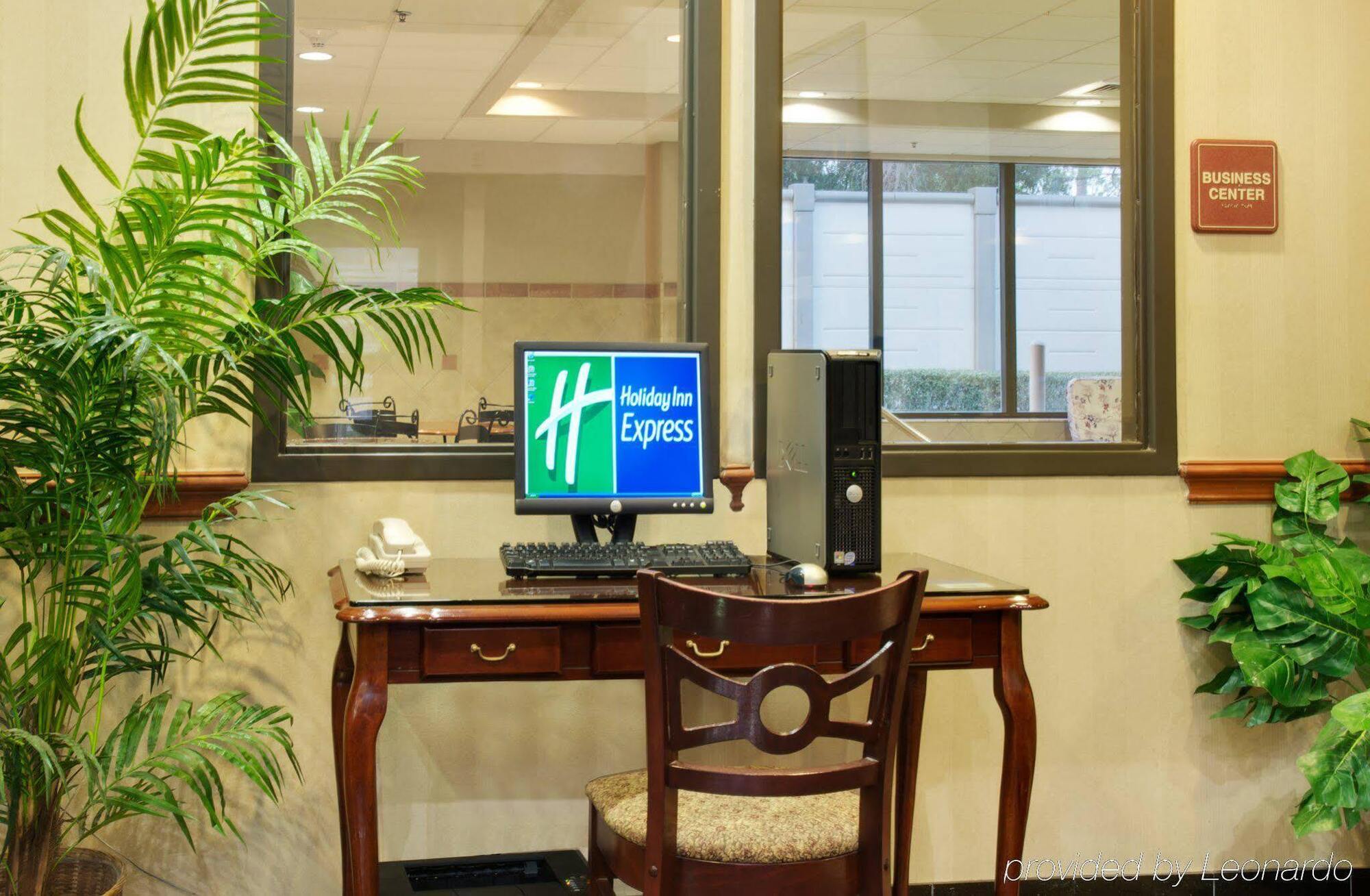 Holiday Inn Express & Suites Houston - Memorial Park Area By Ihg Экстерьер фото